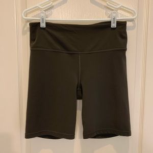 Athleta Elation 8" Short olive gray